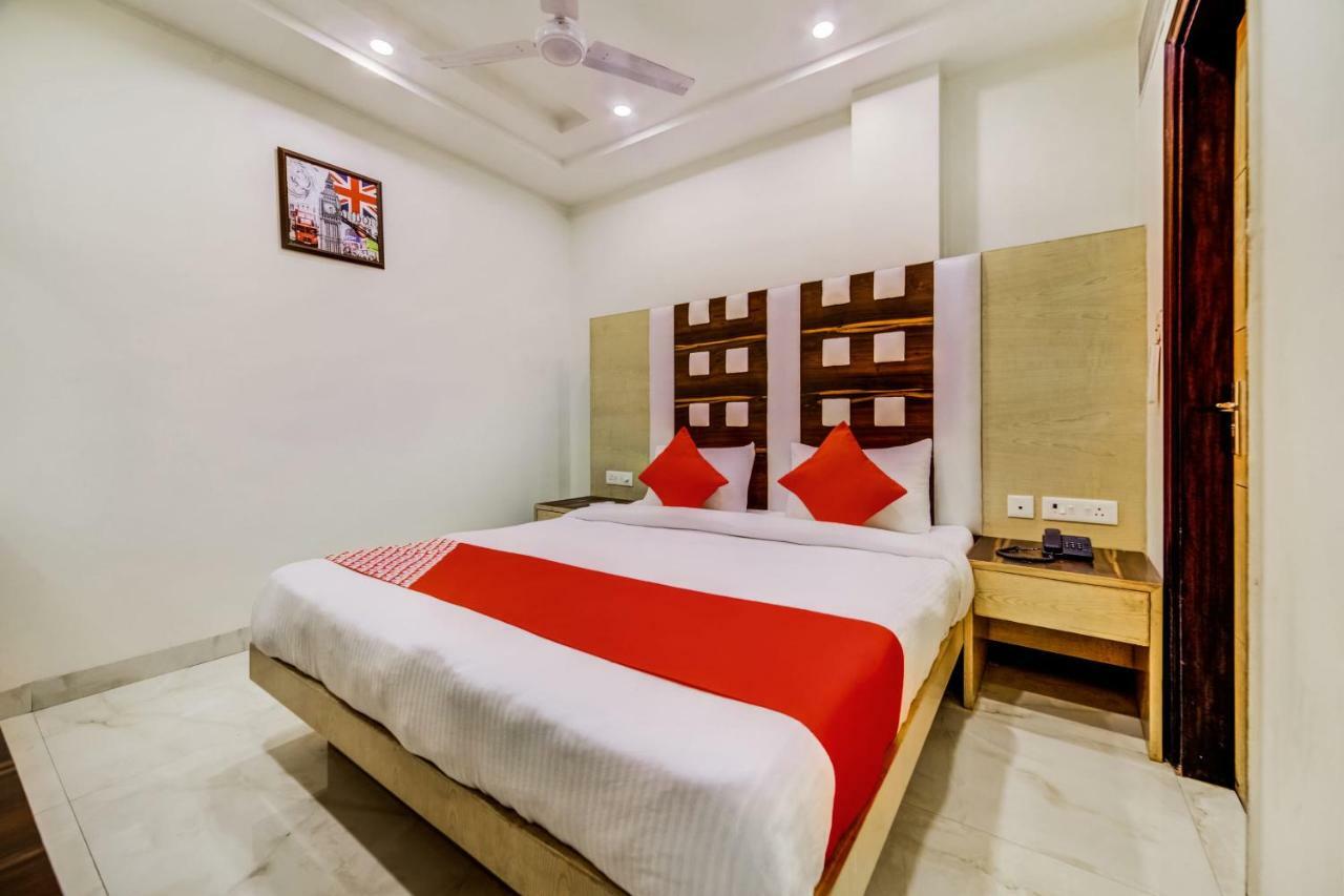 Hotel Vaccinated Staff- Oyo 35385 Signature Palace 3*