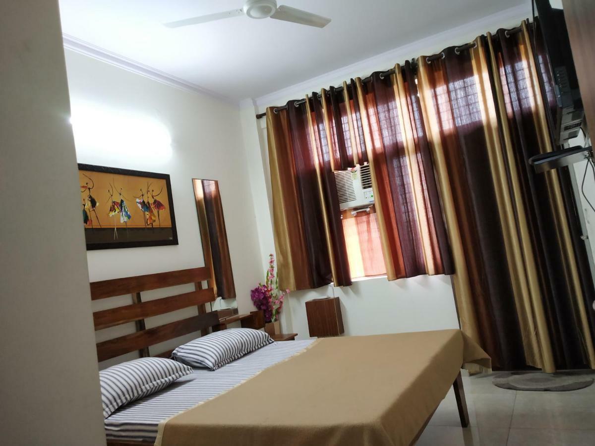 The Raveesh E24 - 2bhk Serviced Homestay *