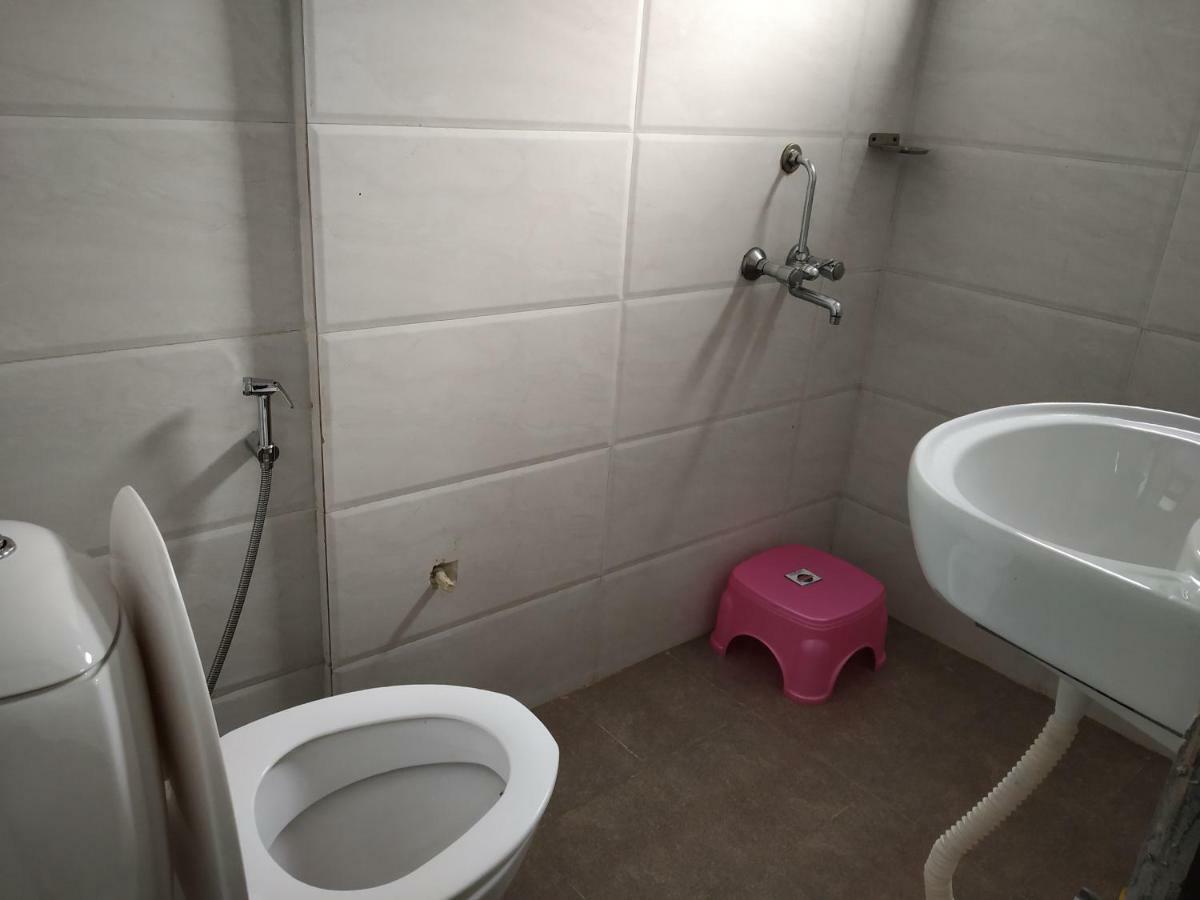 The Raveesh E24 - 2bhk Serviced New Delhi