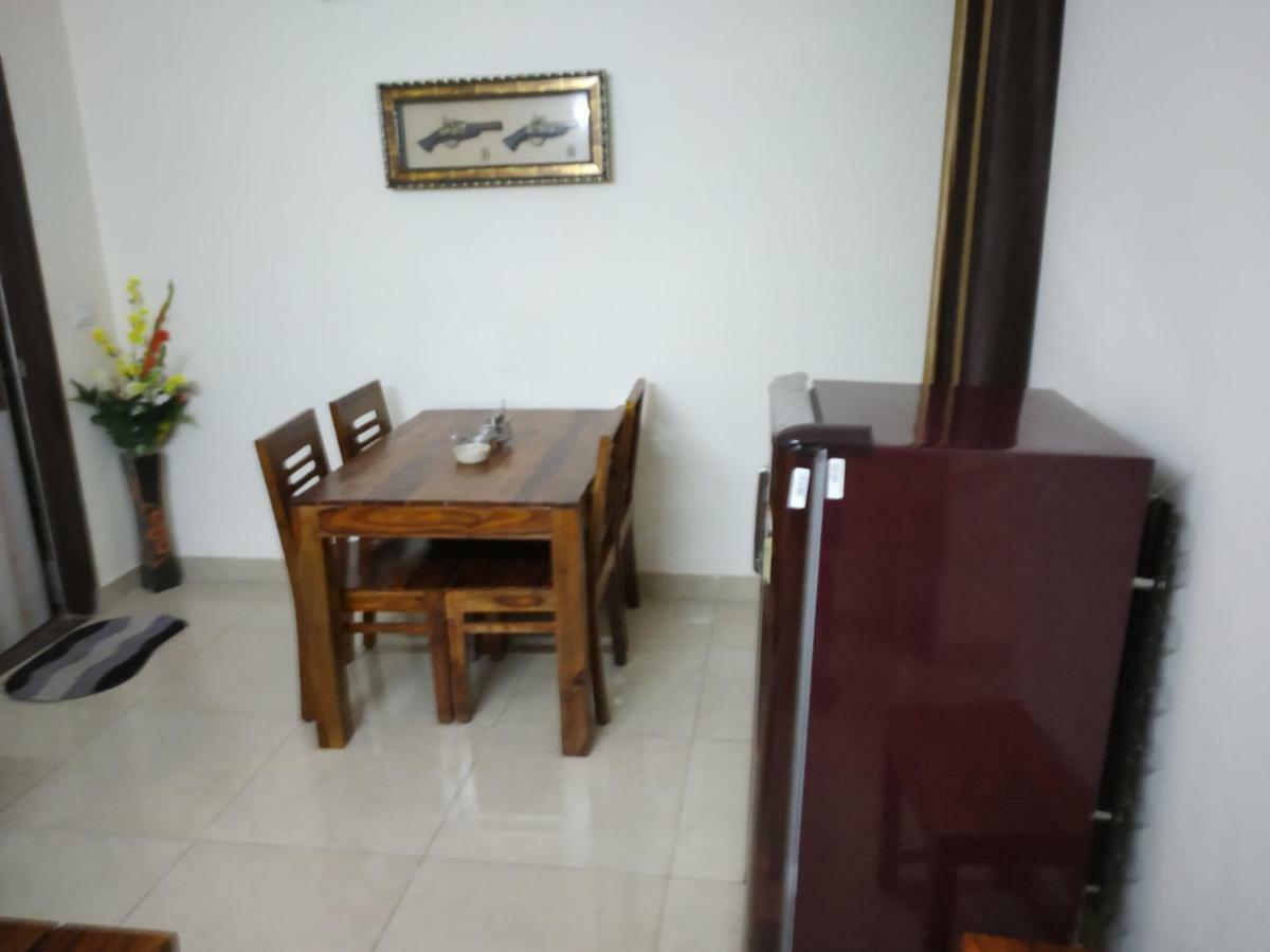 The Raveesh E24 - 2bhk Serviced Homestay *