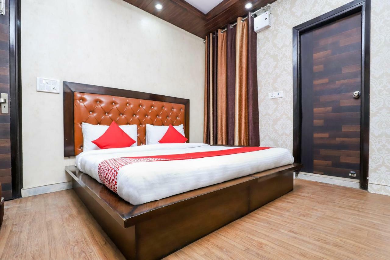 Oyo 28357 Mannat Hotel 3*