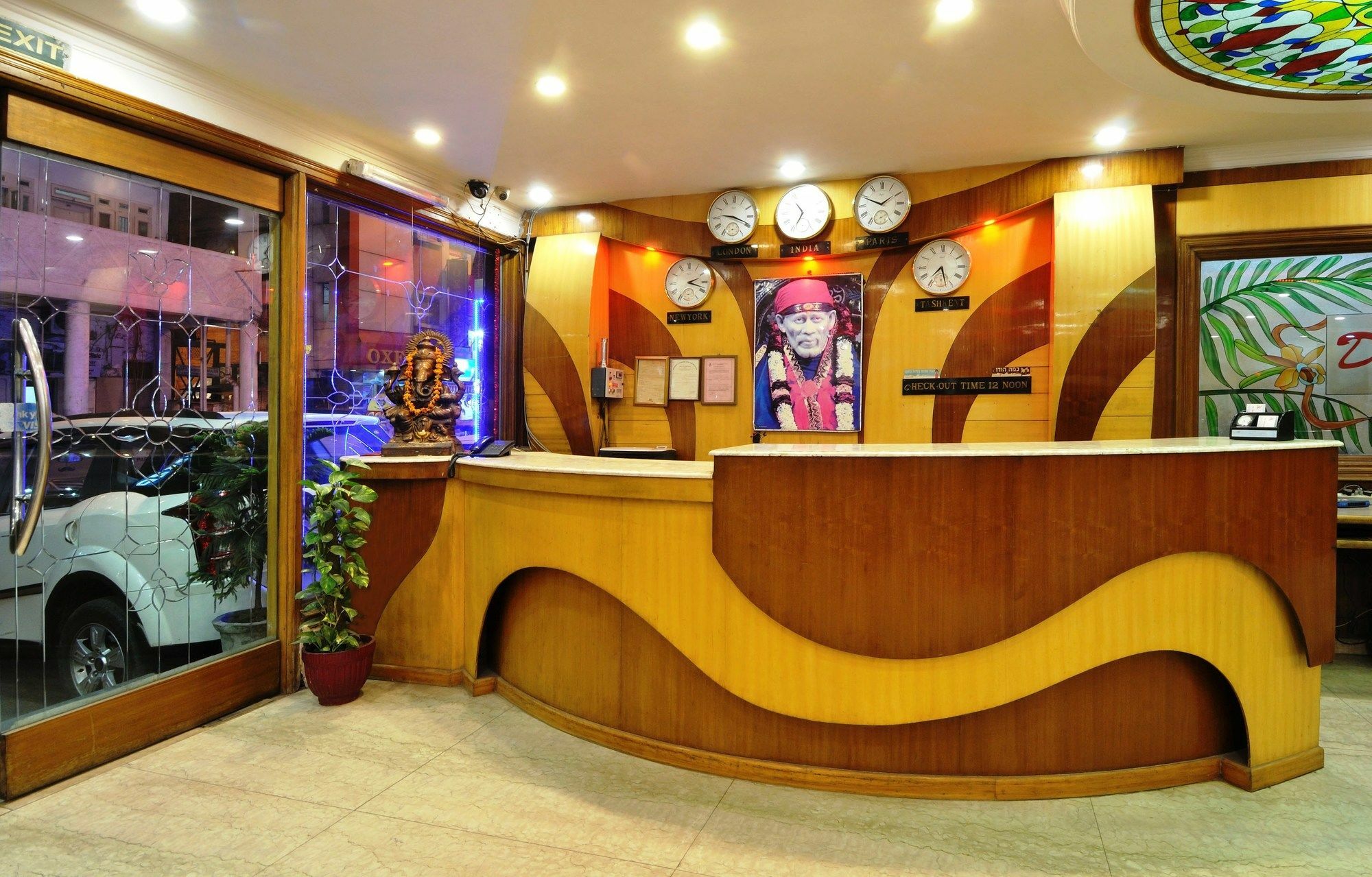 Hotel De International @ Station 3*