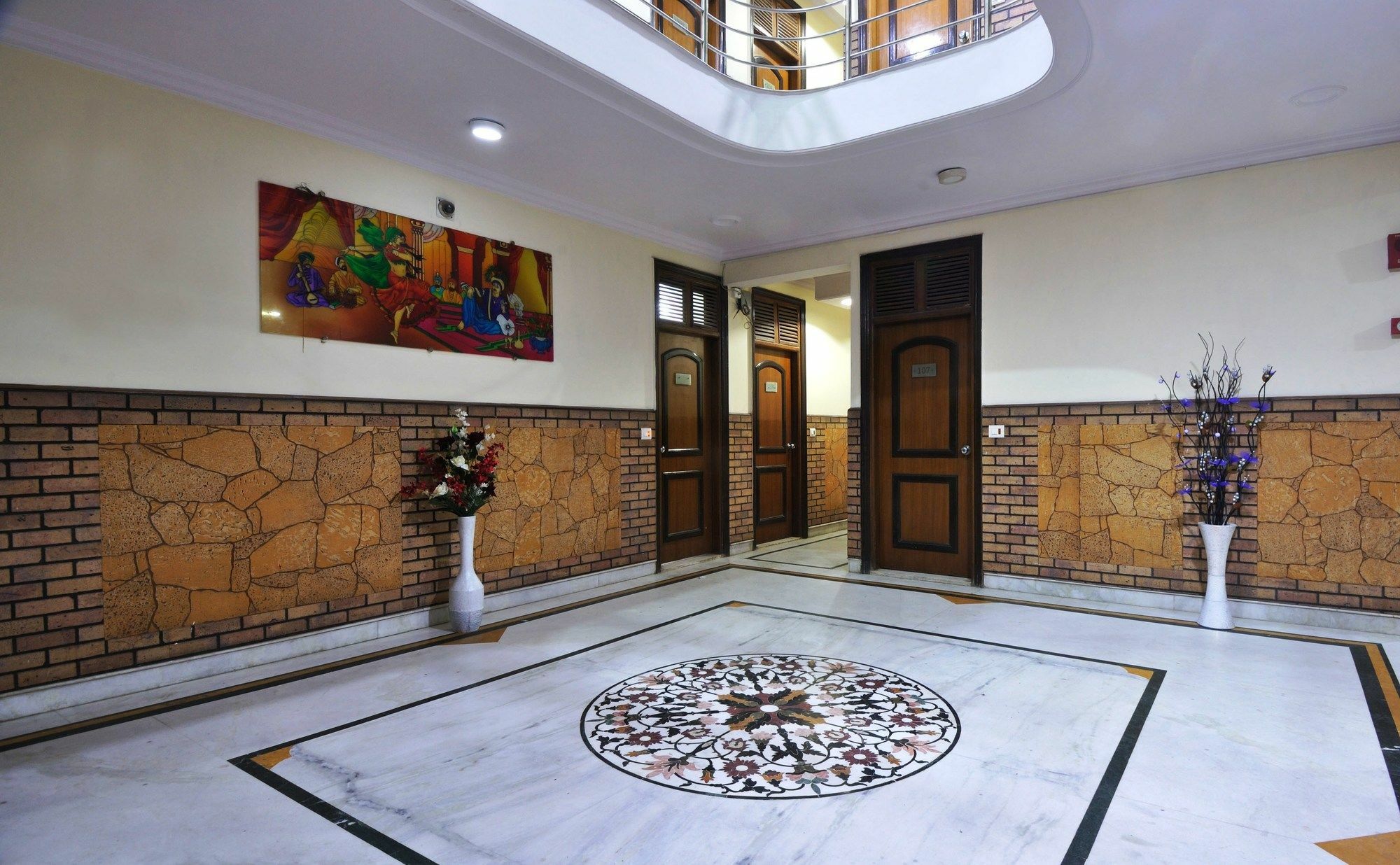 Hotel De International @ Station 3*