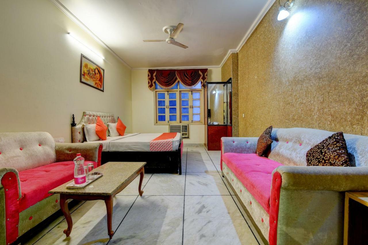 Rahul Palace By Golden Tree Near Metro Station And Ajmal Khan Market New Delhi