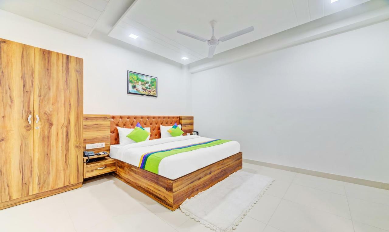Nysha Palace Near Igi Airport Hotel 4*