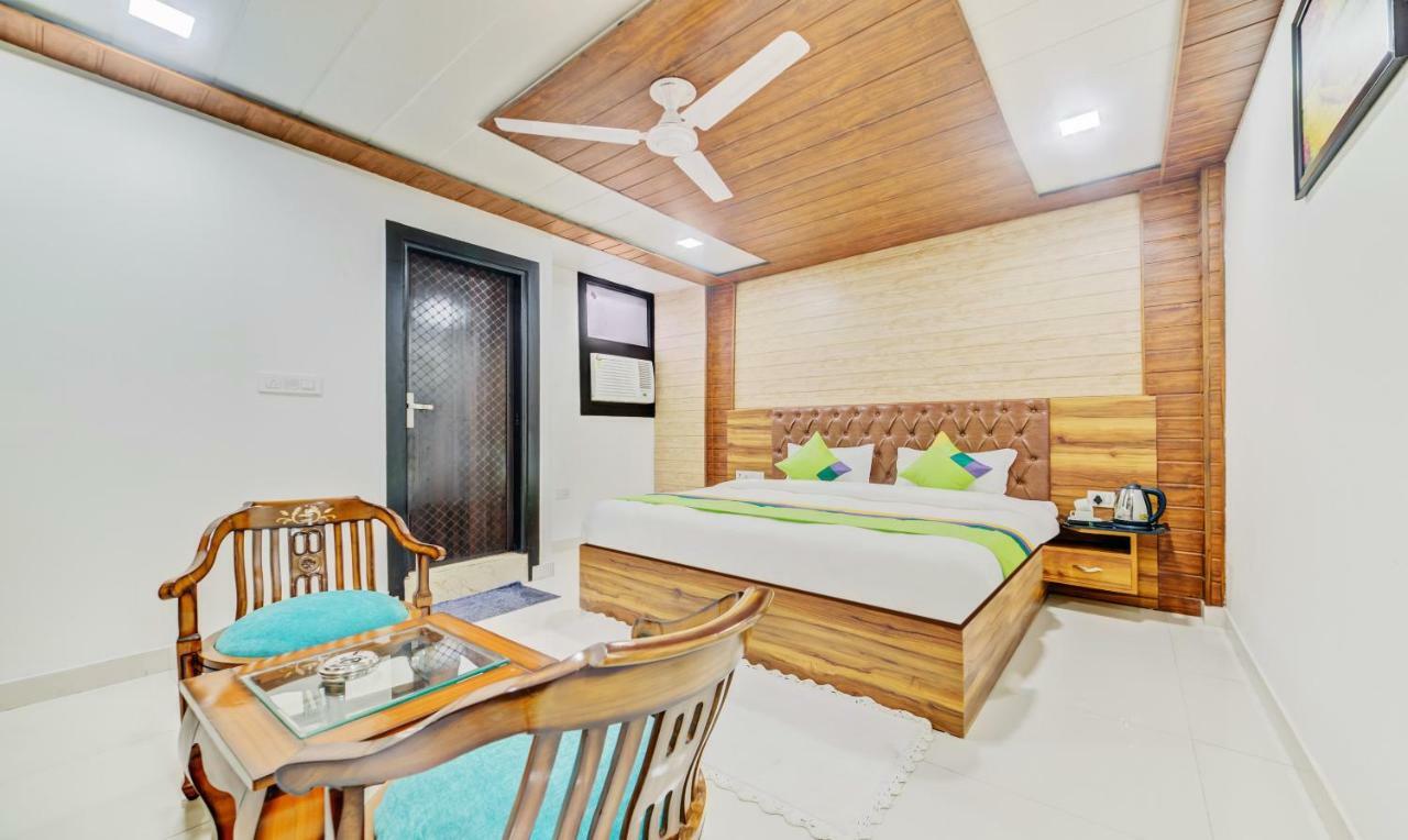 Nysha Palace Near Igi Airport