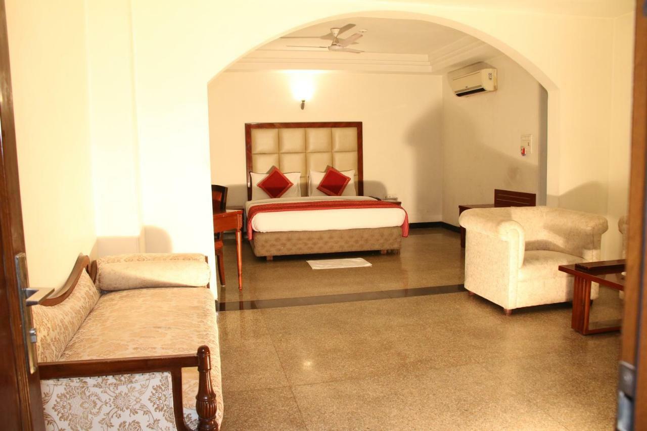 Lavanya Hotel- Near Alipur, Delhi Motel 3*