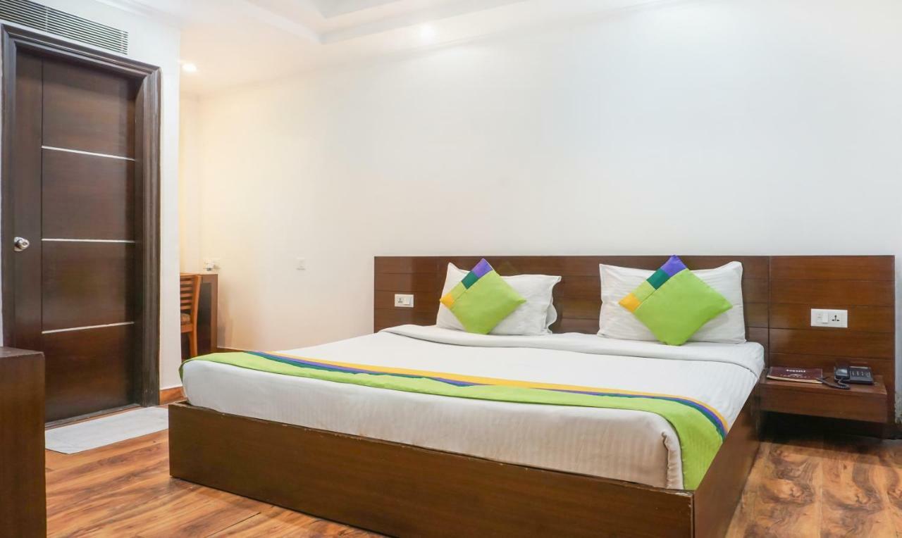 The Pearl- A Royal Residency Hotel