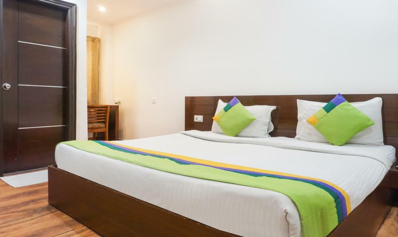The Pearl- A Royal Residency Hotel