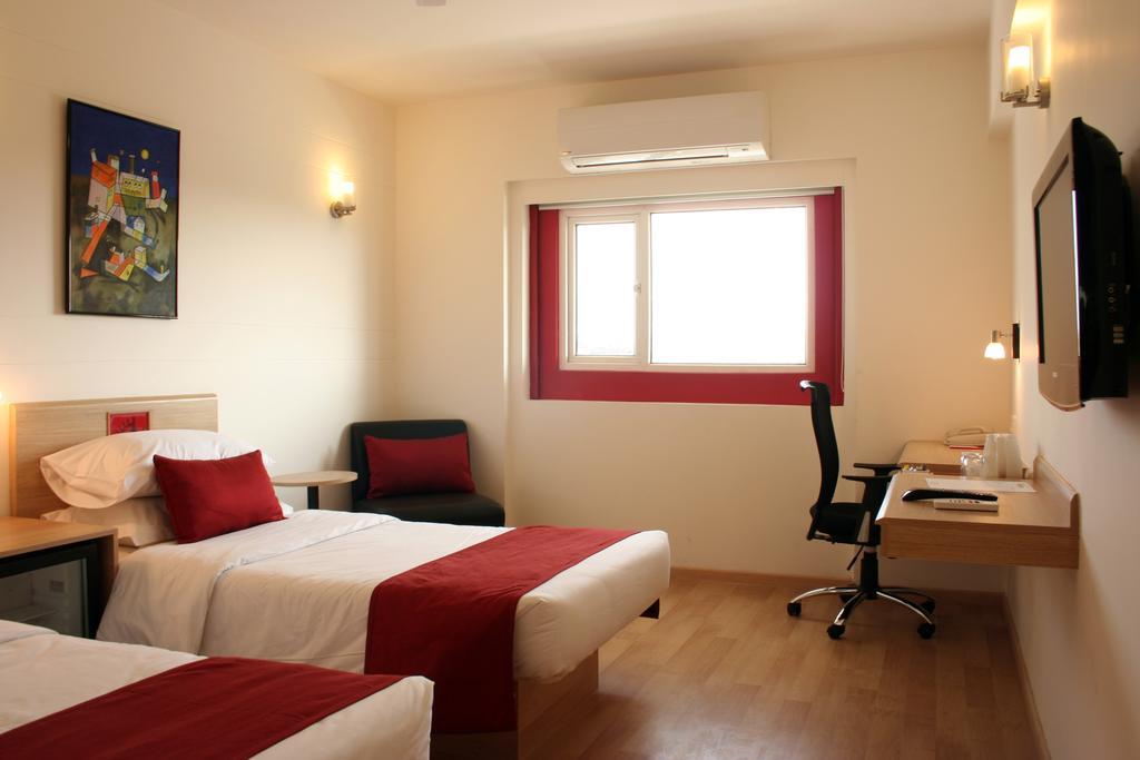 Hotel Red Fox By Lemon Tree Hotels, East 3*