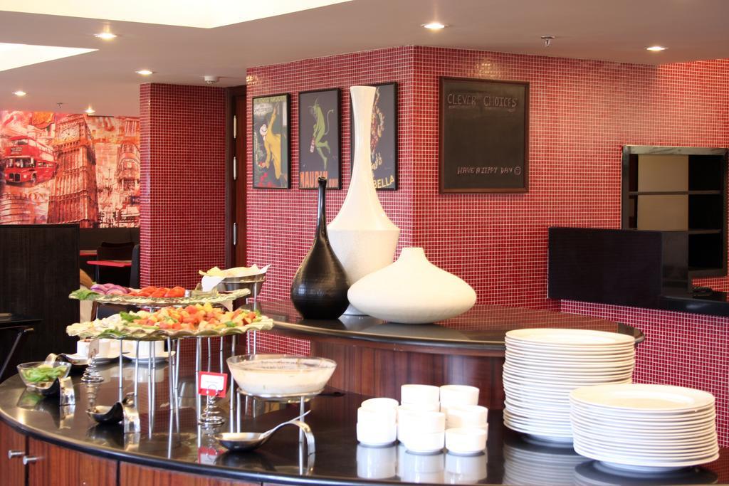 Red Fox By Lemon Tree Hotels, East 3*