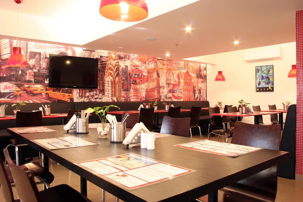 Red Fox By Lemon Tree Hotels, East