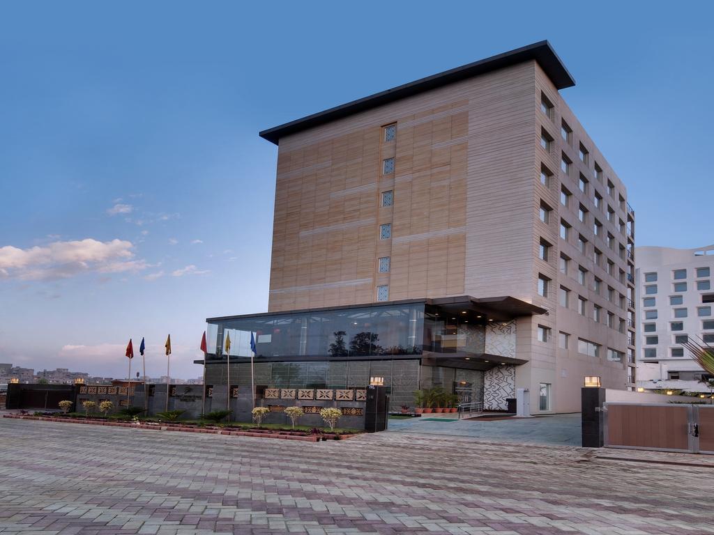 Hotel The Golden Palms & Spa, Delhi