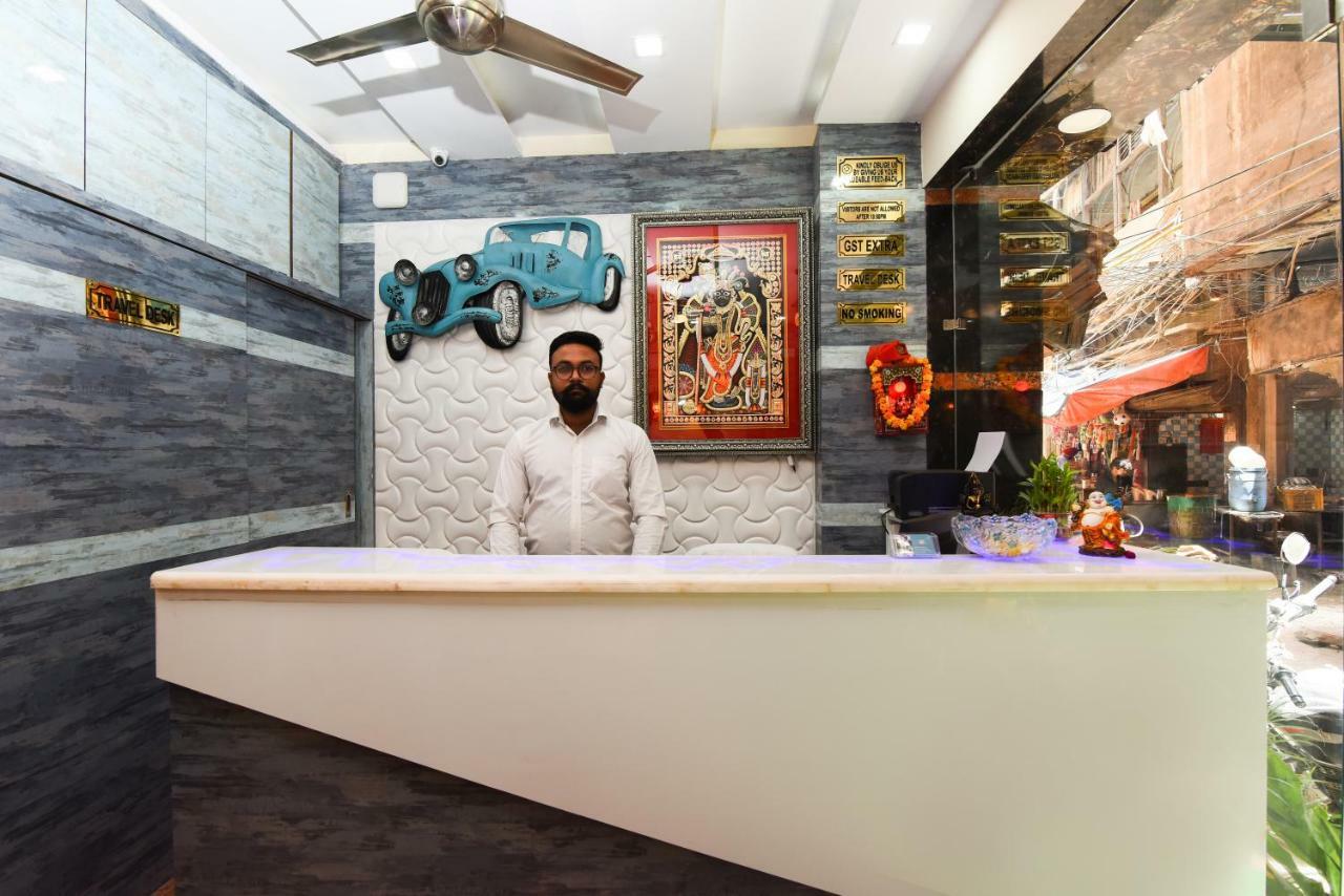 Delhi Hotel 3*