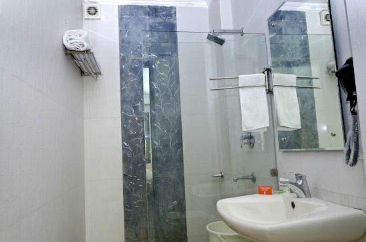 Hotel Moments-near Blk Hospital 3*