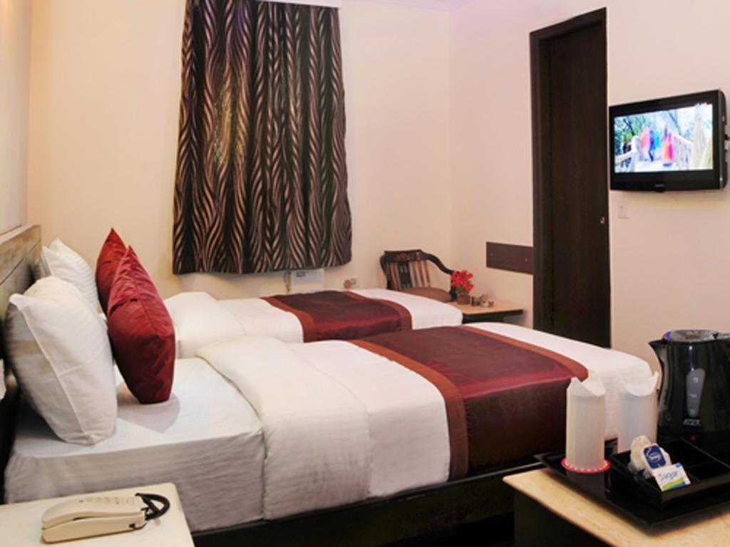 Hotel Moments-near Blk Hospital 3*