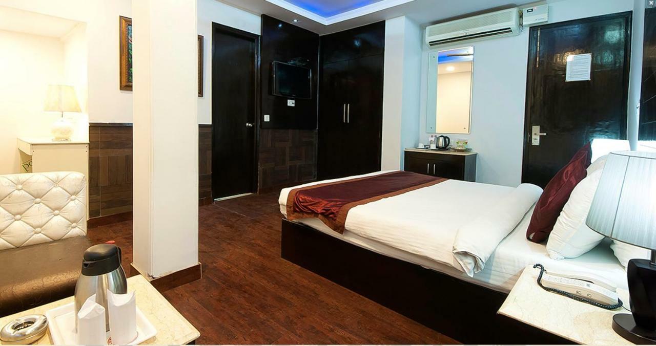 Moments-near Blk Hospital 3* Delhi (National Capital Territory of India)