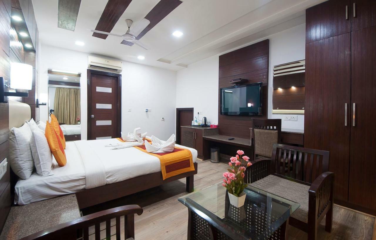 Amaltas International - Delhi-16 Hotel