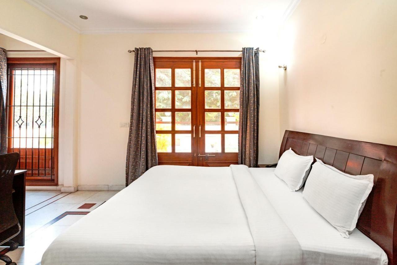 Hotel Royal On Sohna Road 3*
