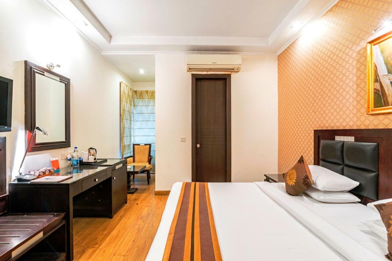 Royal On Sohna Road Hotel 3*