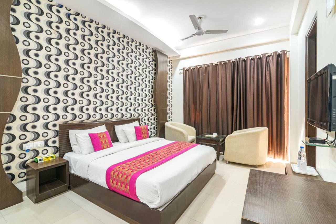 Royal On Sohna Road 3*