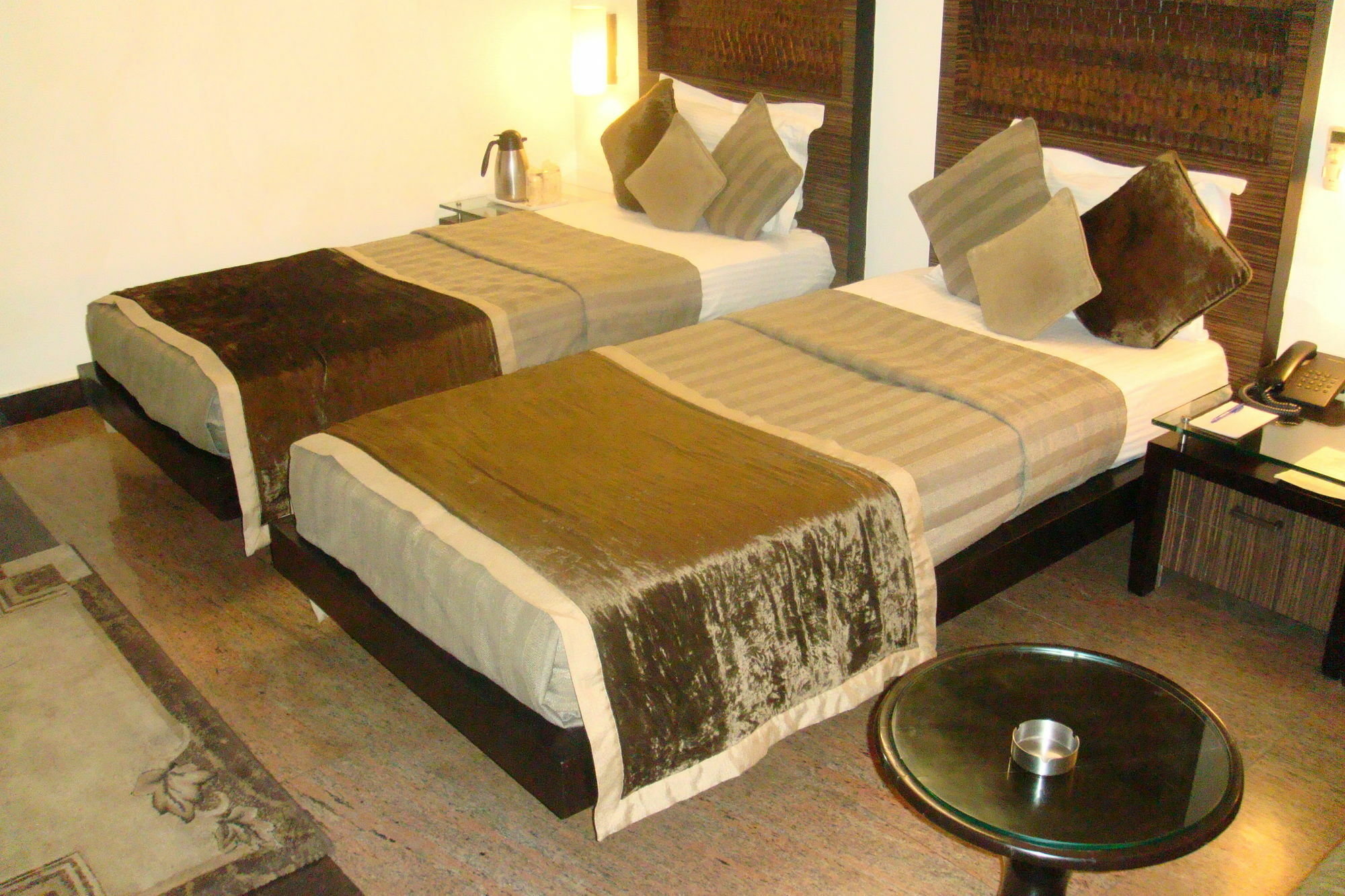 Shreyans Hotel 3*