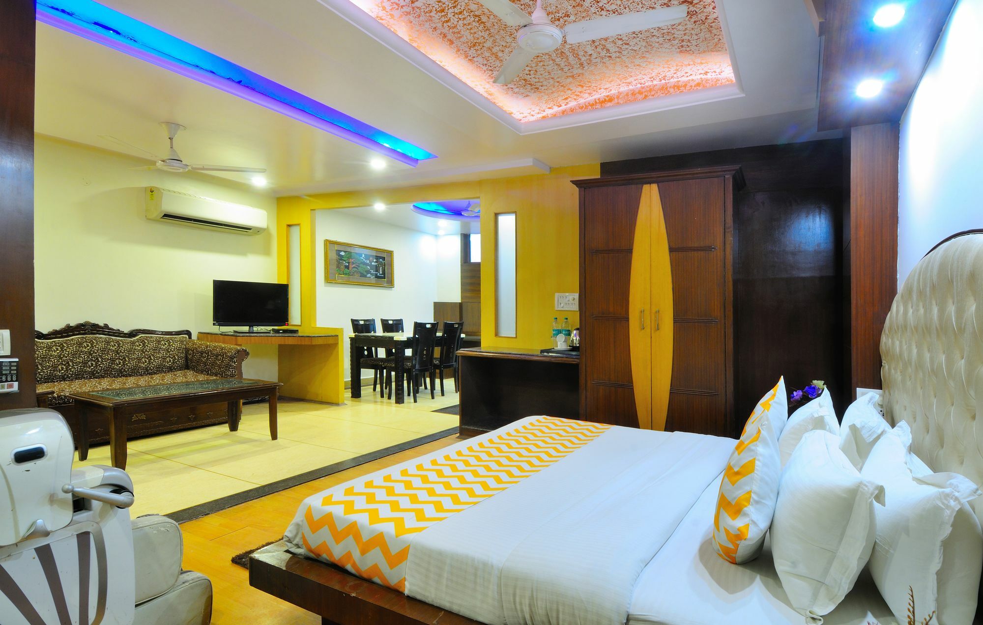Hotel Oyo 10848 Geeson New Delhi