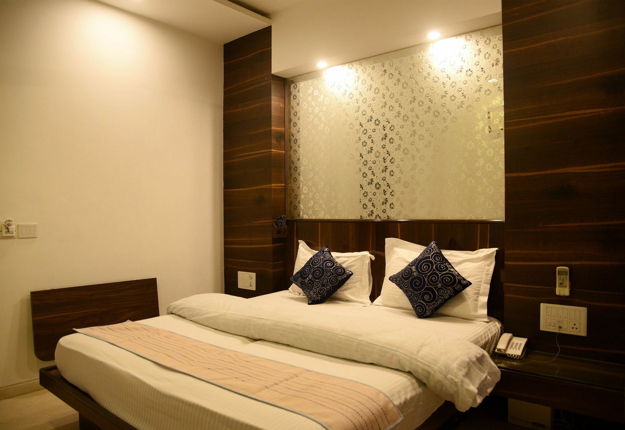 Hotel Oyo 9536 Bee For New Delhi