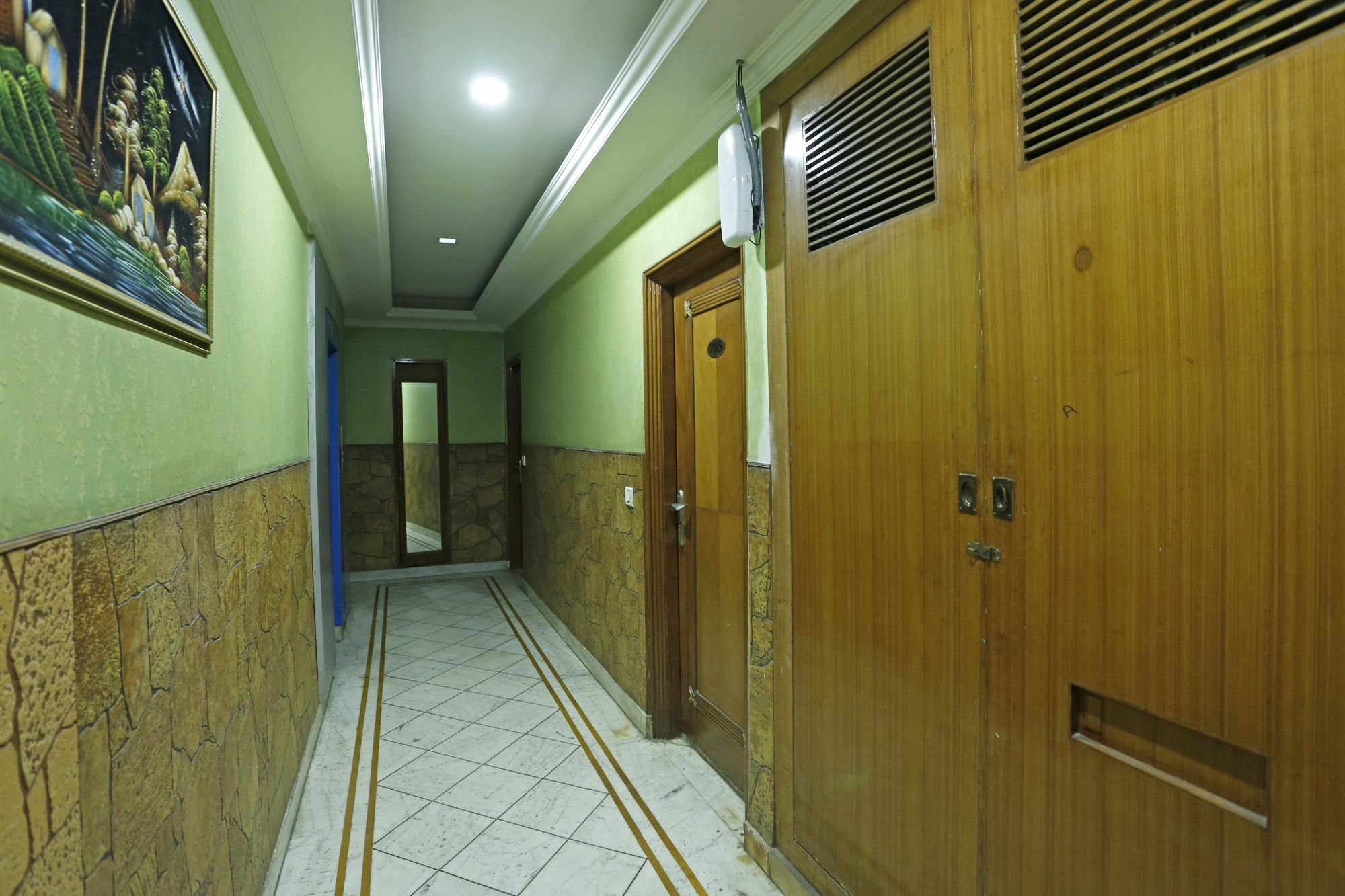 Hotel Oyo Ashoka International Near Gurudwara Shri Bangla Sahib New Delhi