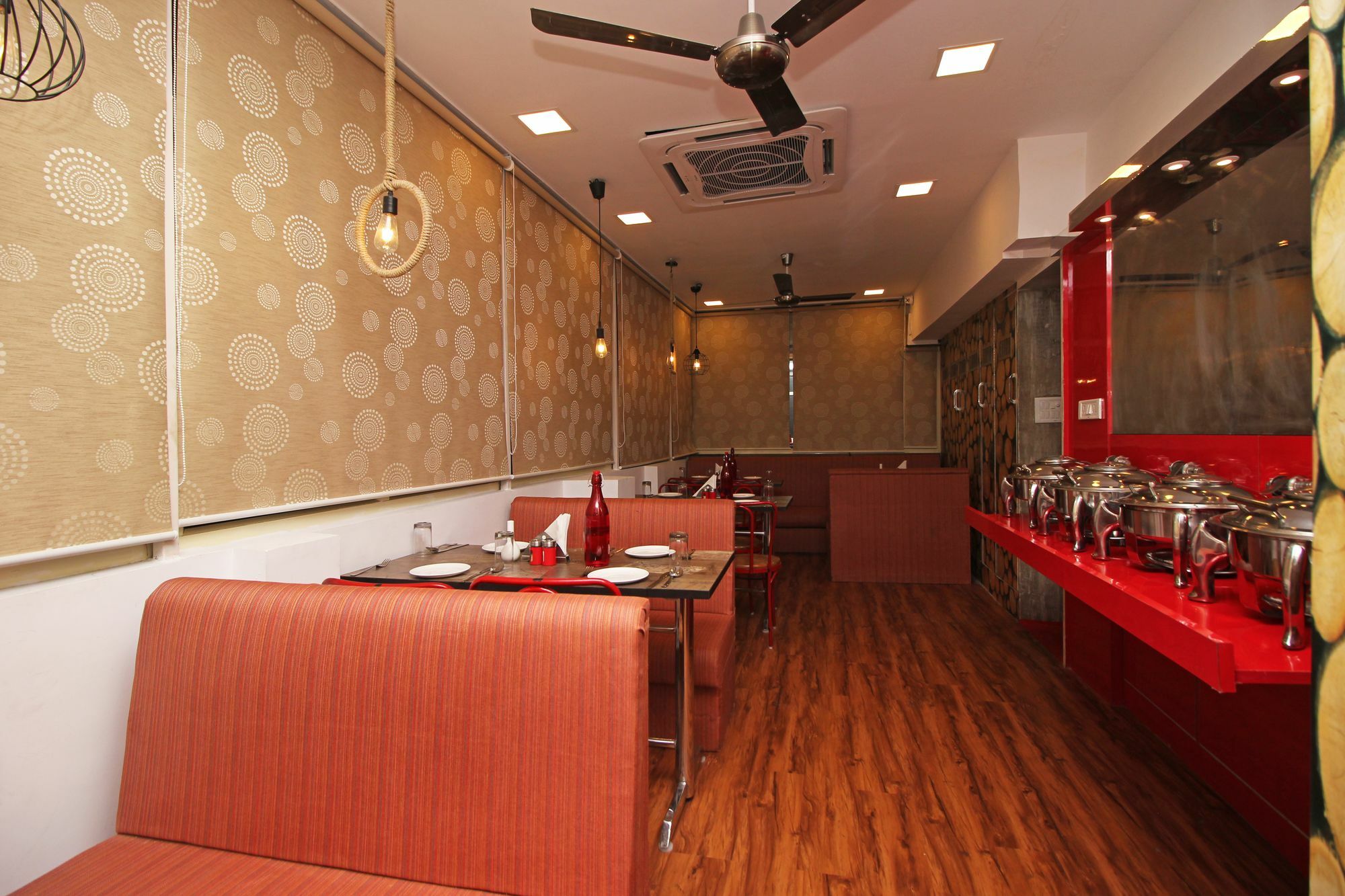 Hotel Oyo 744 Near Blk Hospital 3*