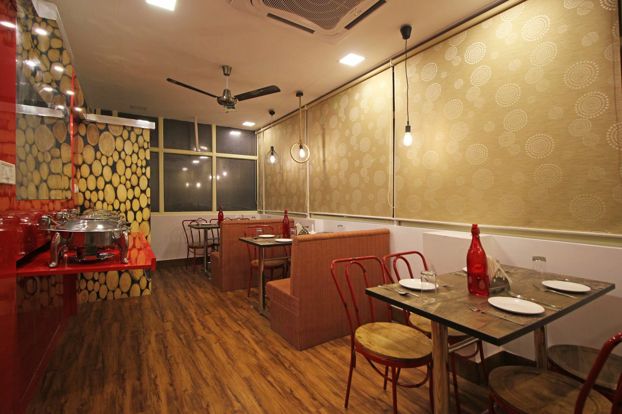 Oyo 744 Near Blk Hospital Hotel 3*
