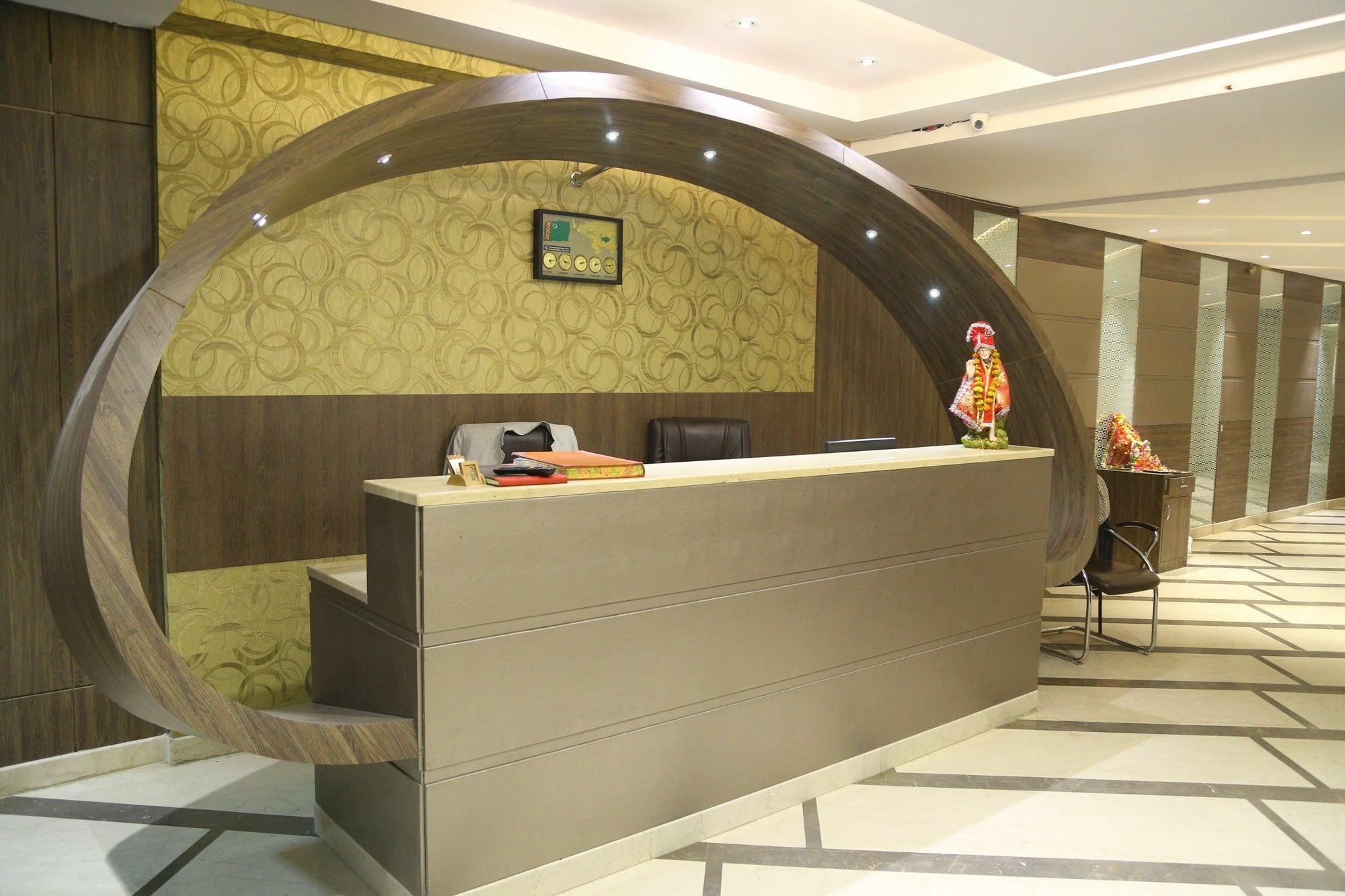 Neu - Near Connaught Place 4*