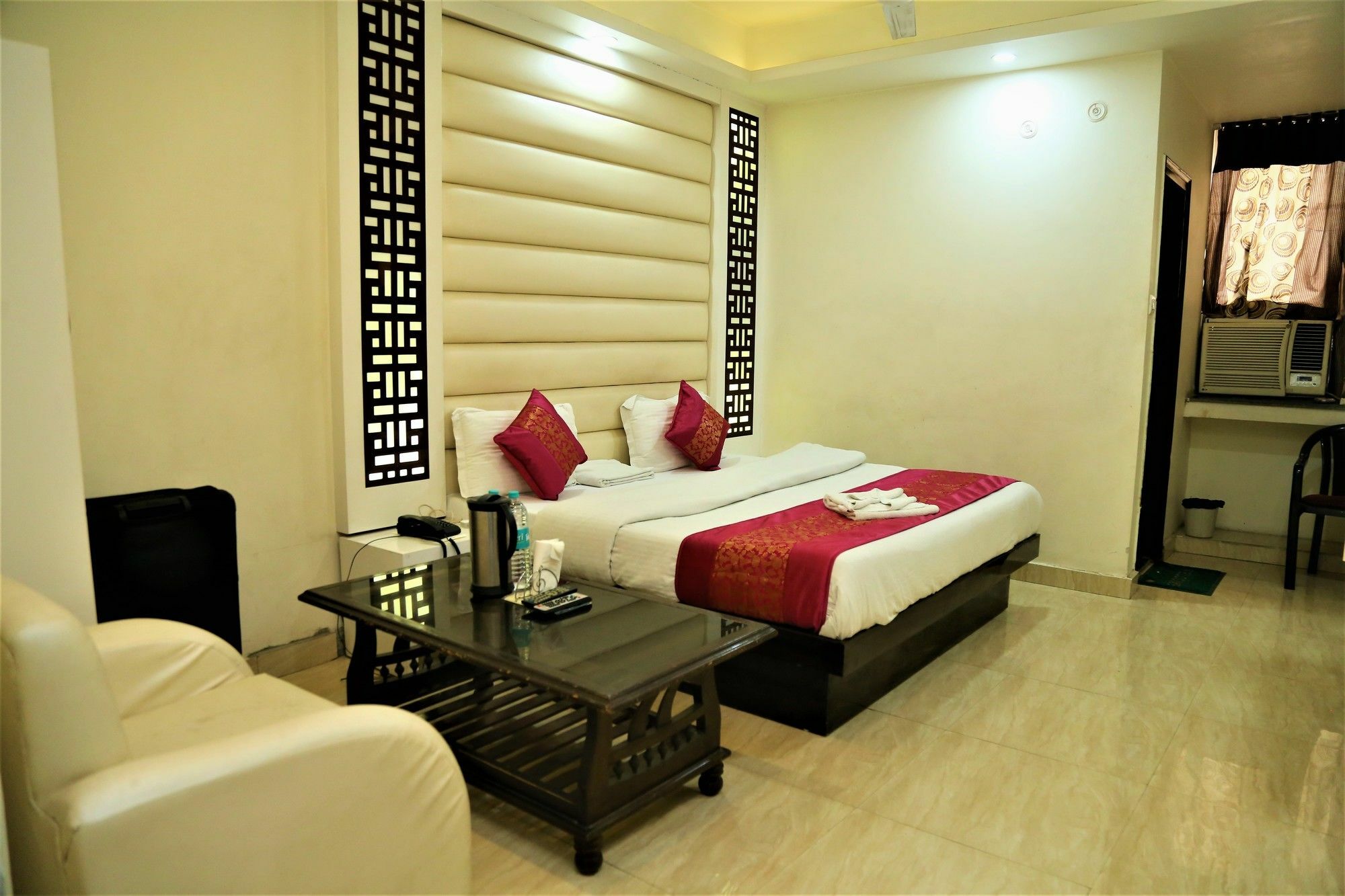 Suzi International, Near Station Hotel New Delhi