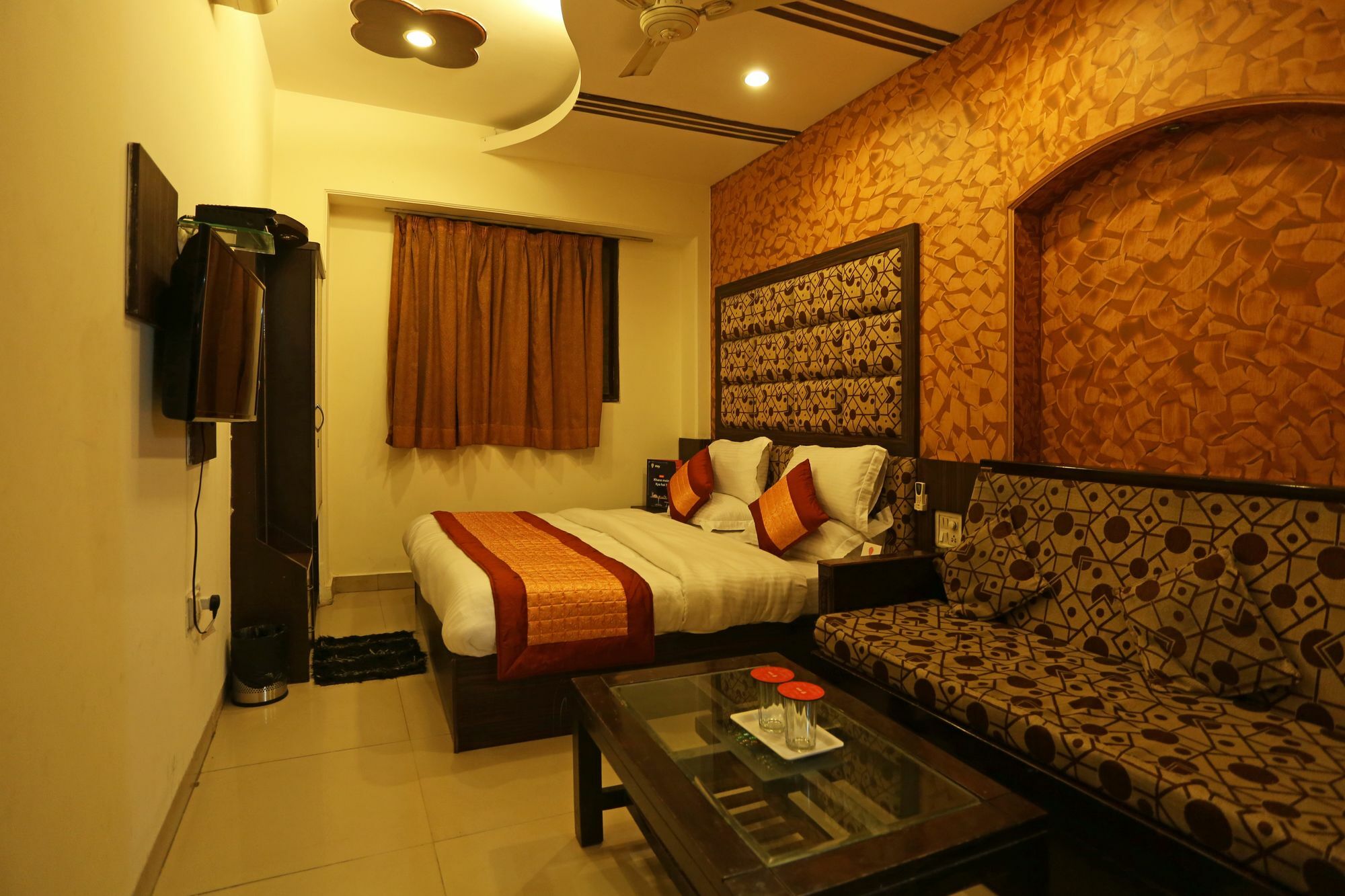 Oyo 8188 Vardhmaan 3*