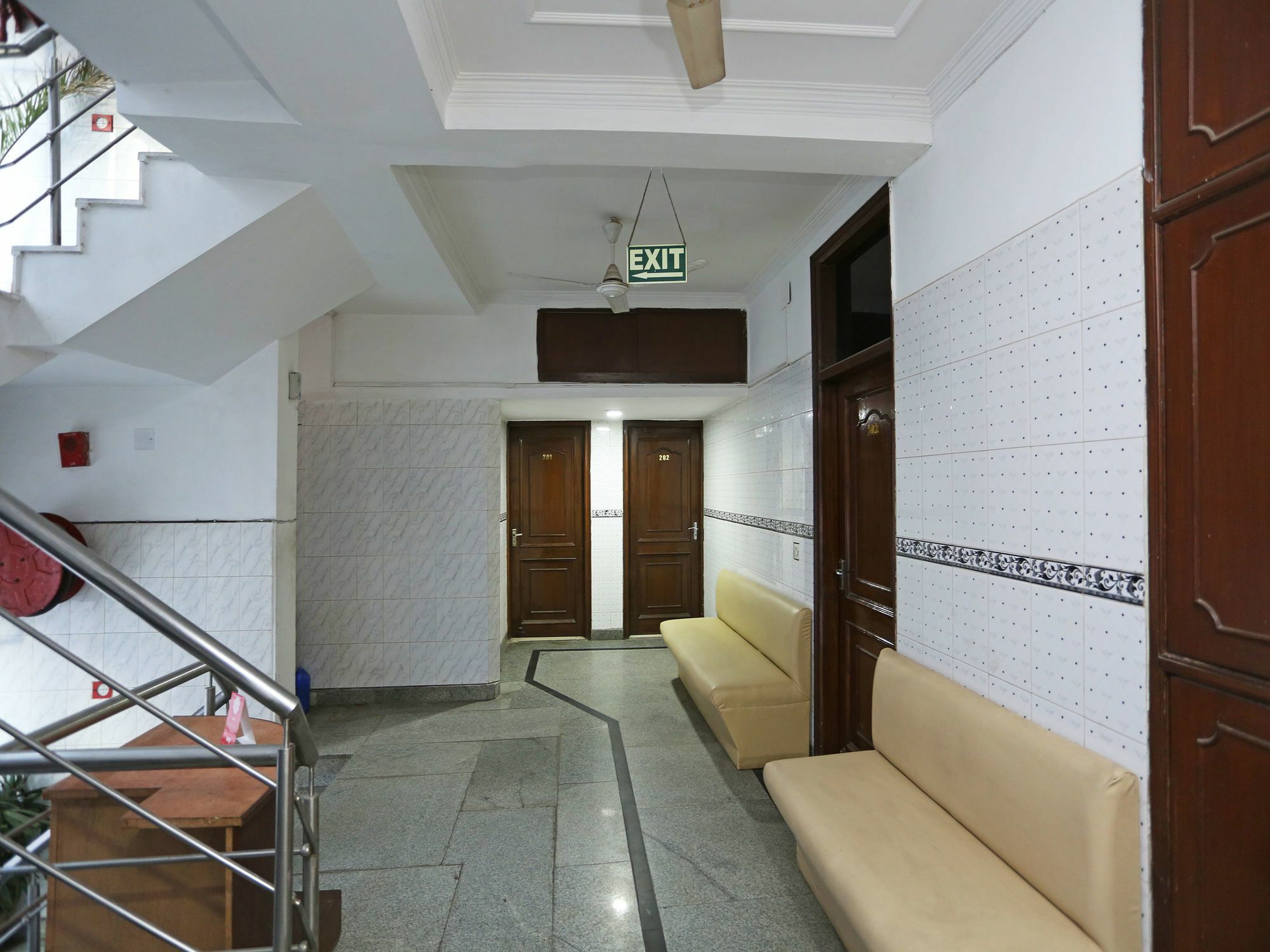 Oyo 472 Sareen New Delhi