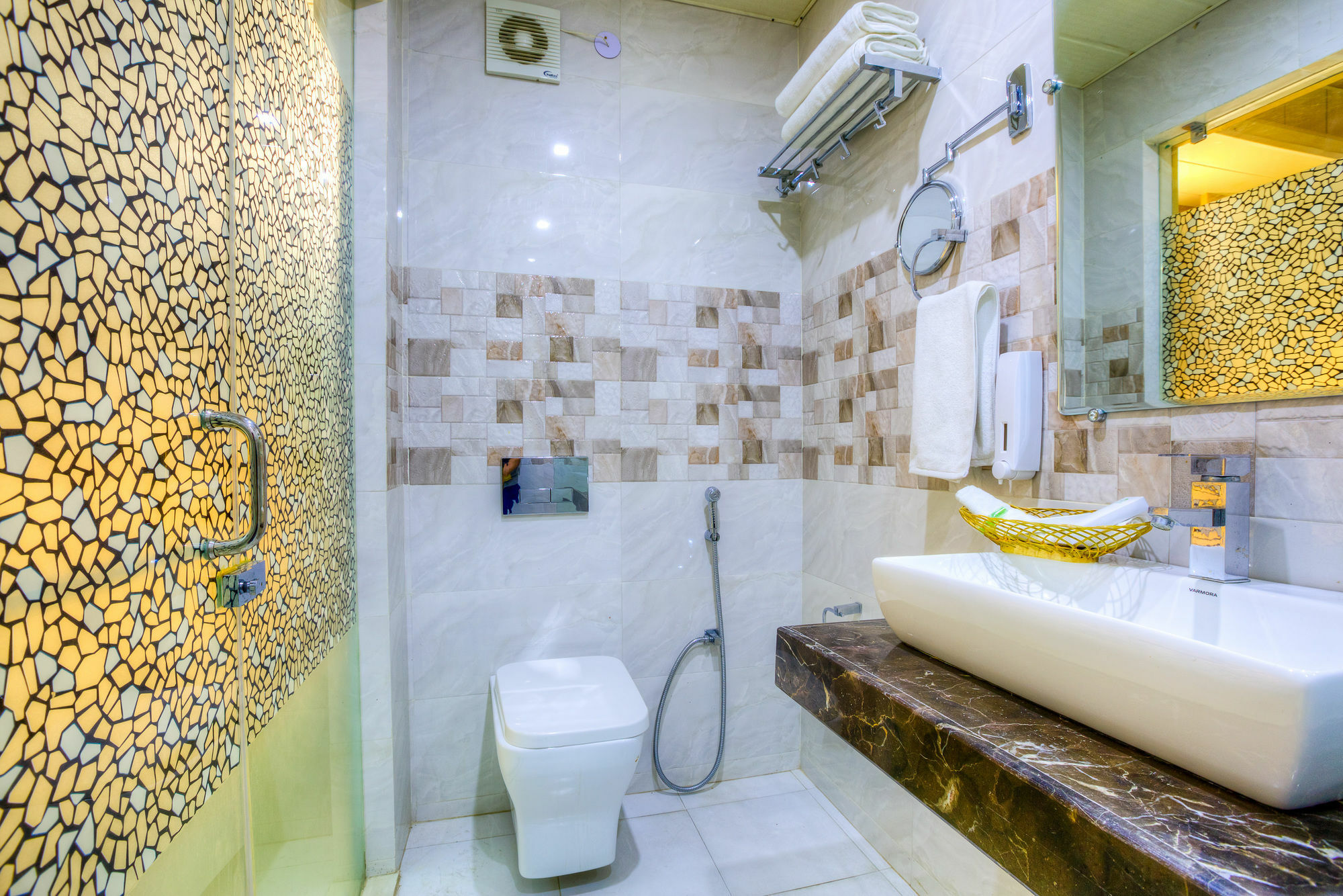 Capital O 23188 Glory Hotel New Delhi