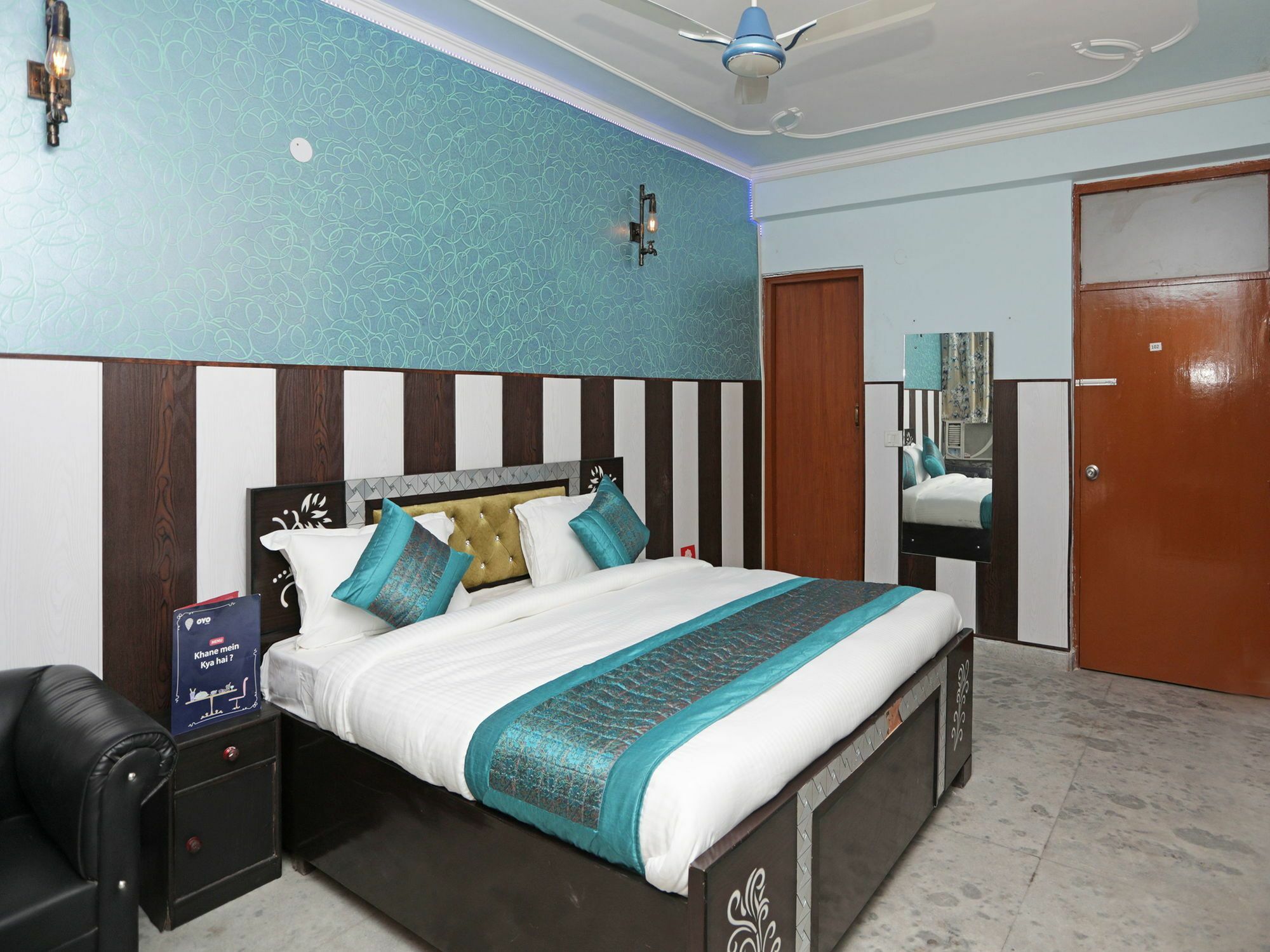 Oyo 11924 Jp Residency