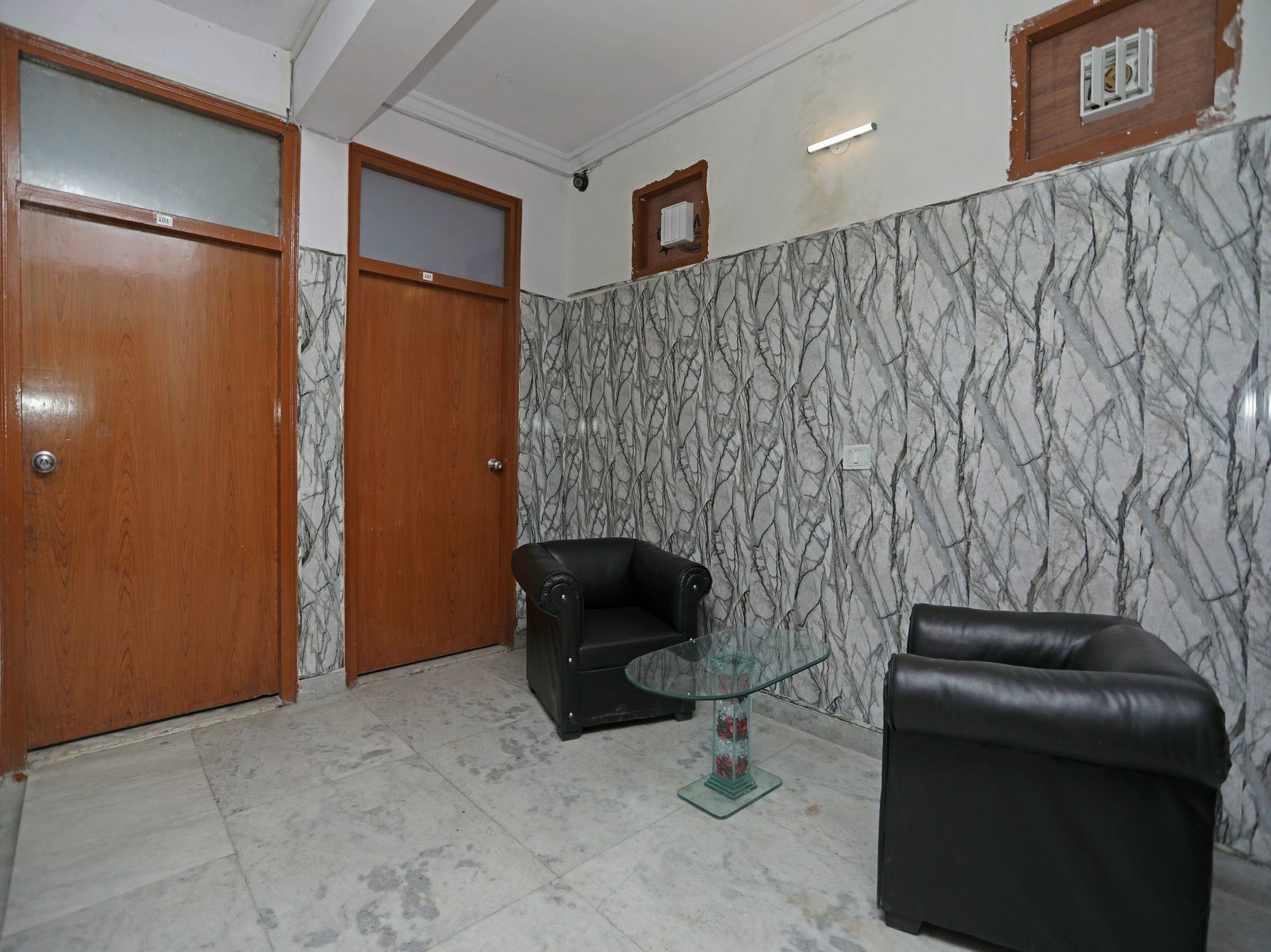 Oyo 11924 Jp Residency