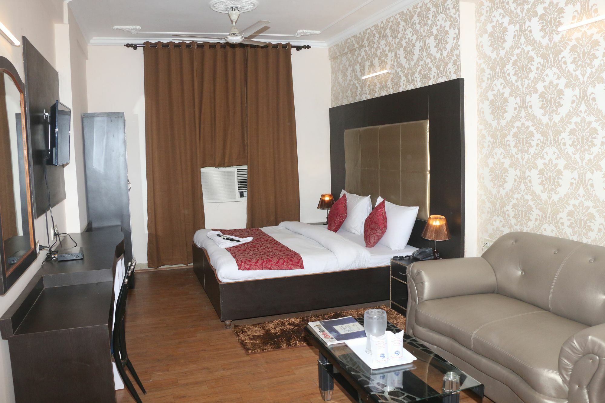 Kashish Plaza - 5 Mins From Metro Station Hotel 3*