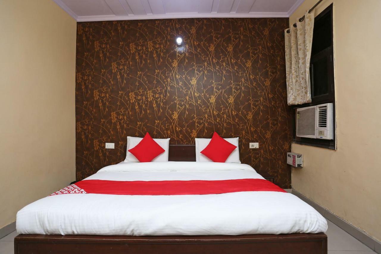 Hotel Oyo 37262 Akash 3*