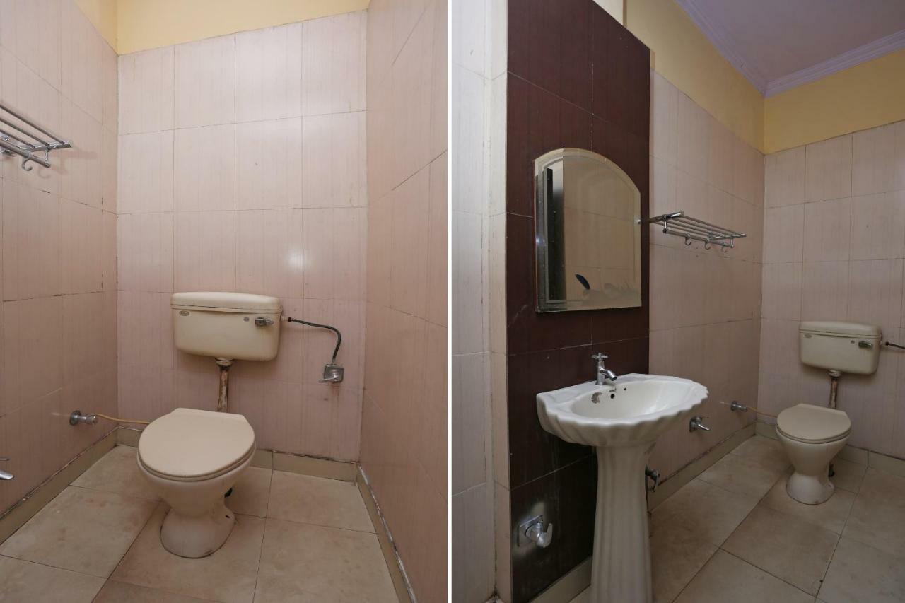 Oyo 37262 Akash Hotel New Delhi