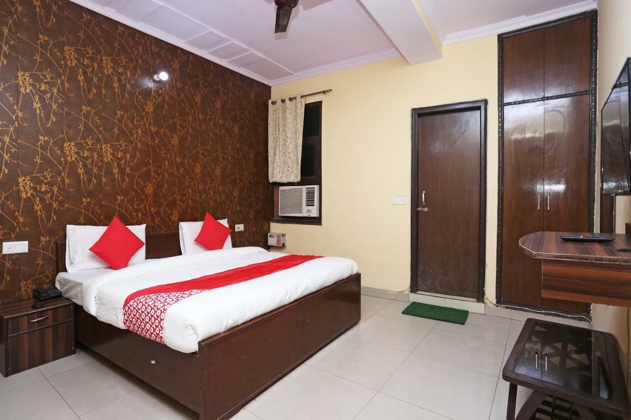 Oyo 37262 Akash 3* New Delhi