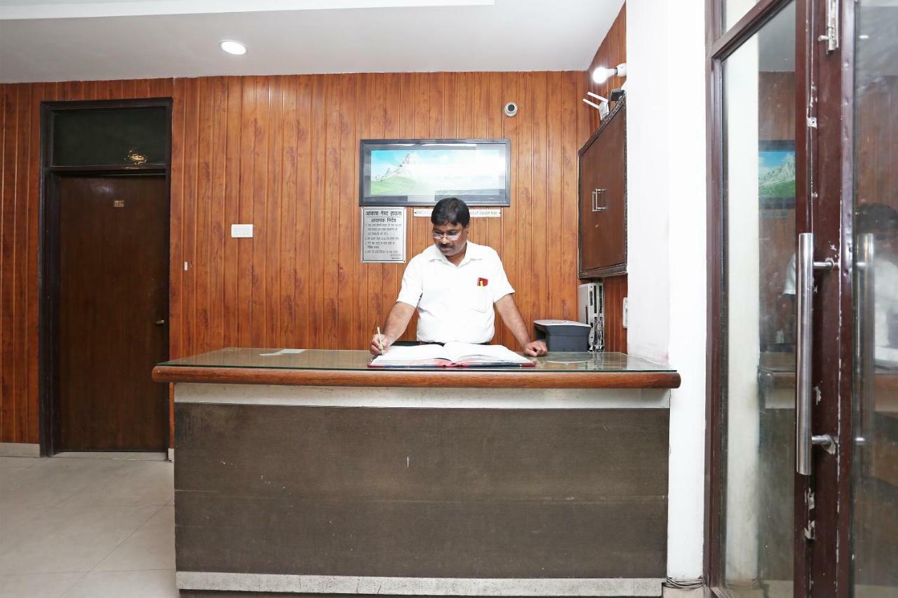 Hotel Oyo 37262 Akash Nova Deli