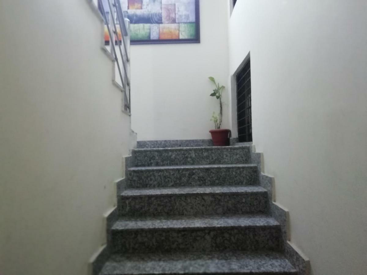 The Raveesh E24 - 2bhk Serviced Homestay