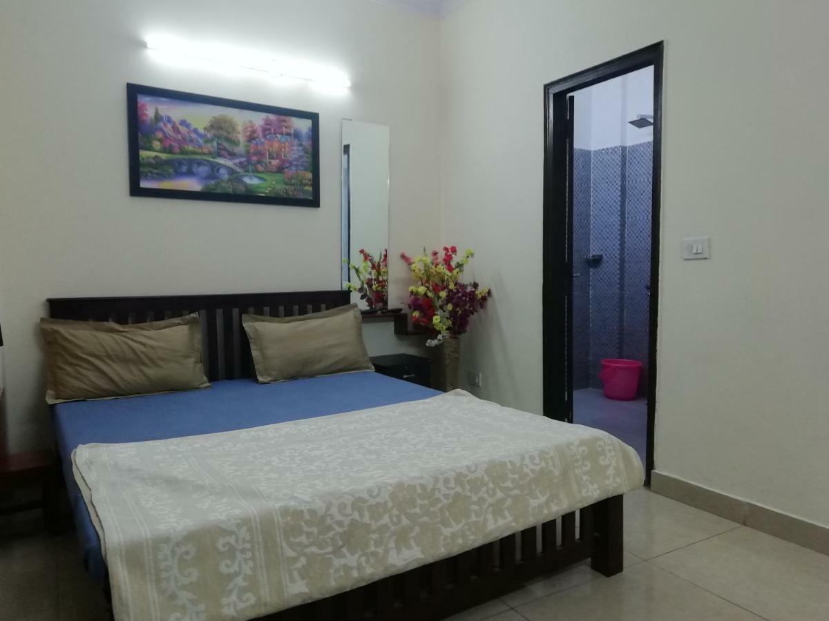 The Raveesh E24 - 2bhk Serviced Homestay *