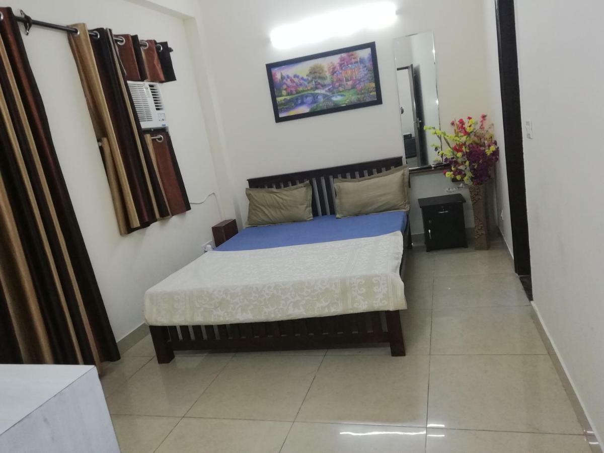 Homestay The Raveesh E24 - 2bhk Serviced