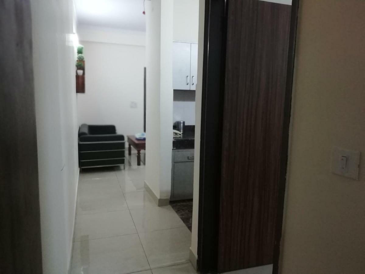 The Raveesh E24 - 2bhk Serviced Homestay New Delhi