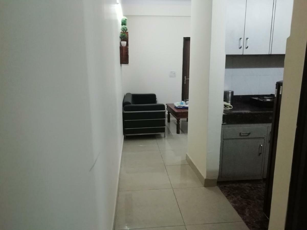 The Raveesh E24 - 2bhk Serviced New Delhi
