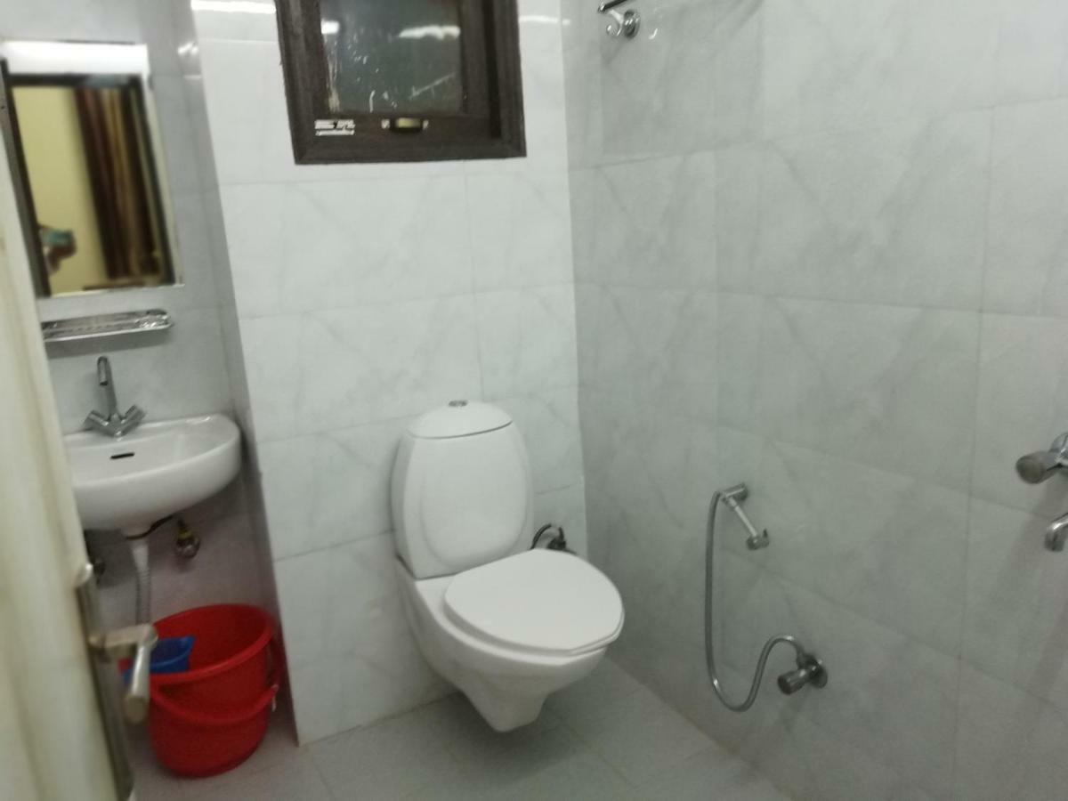 The Raveesh E24 - 2bhk Serviced Homestay *