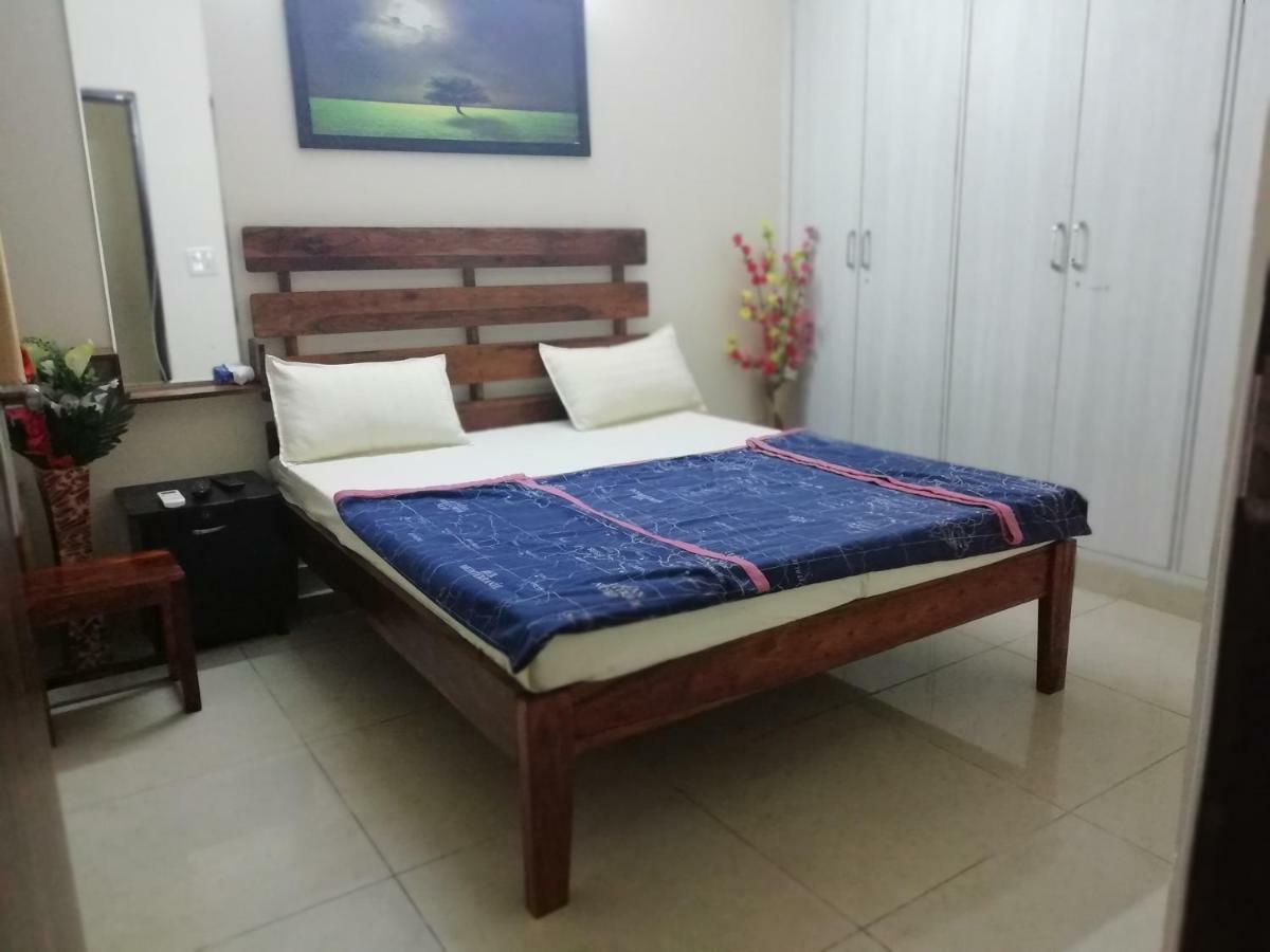 The Raveesh E24 - 2bhk Serviced * New Delhi